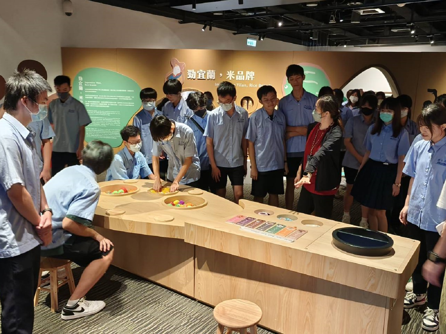 07_參觀新竹241藝術空間當期特展的大合影